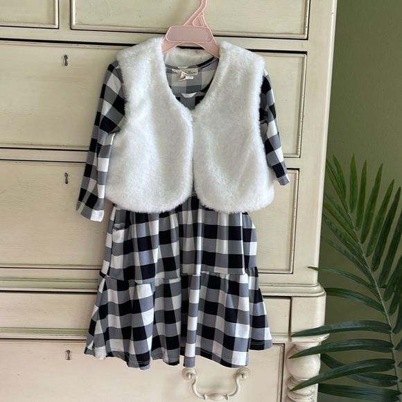 Emma & Elsa Dress and white faux fur bowlers jacket Size 5 - Picture 1 of 6
